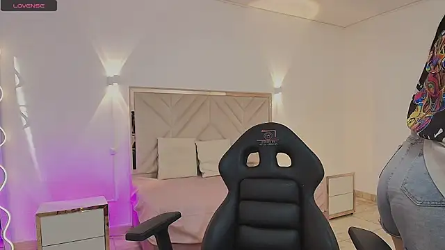 Snapshot of Violet_tay1 chatting on October 19, 11:44 am Violet tay1 online show from October 19, 11:44 am