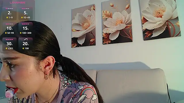 Snapshot of Violet_tay1 chatting on November 13, 10:36 am Violet tay1 online show from November 13, 10:36 am