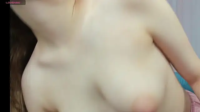 Snapshot of Elle_Ellise chatting on November 16, 1:11 am Elle Ellise online show from November 16, 1:11 am