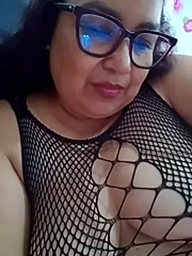 Snapshot of ladytropical1 chatting on June 6, 6:01 pm ladytropical1 online show from June 6, 6:01 pm