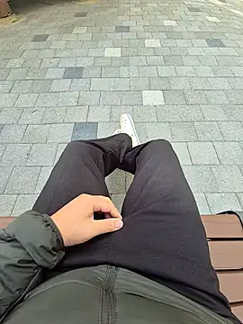 Snapshot of starvingo2002 chatting on November 4, 1:59 am starvingo2002 online show from November 4, 1:59 am