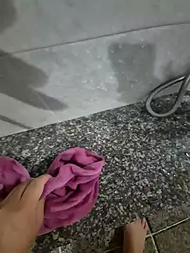 Snapshot of starvingo2002 chatting on November 26, 4:46 am starvingo2002 online show from November 26, 4:46 am