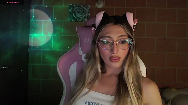 Snapshot of Andrea_camilaaa chatting on September 9, 5:51 am Andrea camilaaa online show from September 9, 5:51 am