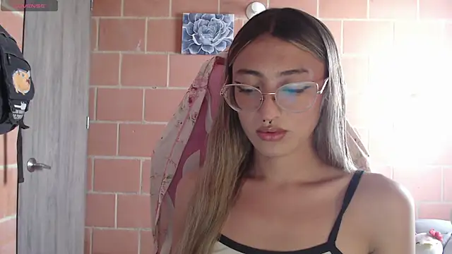 Snapshot of Andrea_camilaaa chatting on September 21, 4:19 pm Andrea camilaaa online show from September 21, 4:19 pm