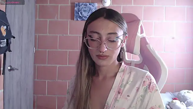 Snapshot of Andrea_camilaaa chatting on October 2, 3:41 pm Andrea camilaaa online show from October 2, 3:41 pm