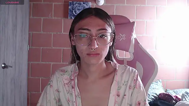 Snapshot of Andrea_camilaaa chatting on November 10, 1:32 pm Andrea camilaaa online show from November 10, 1:32 pm