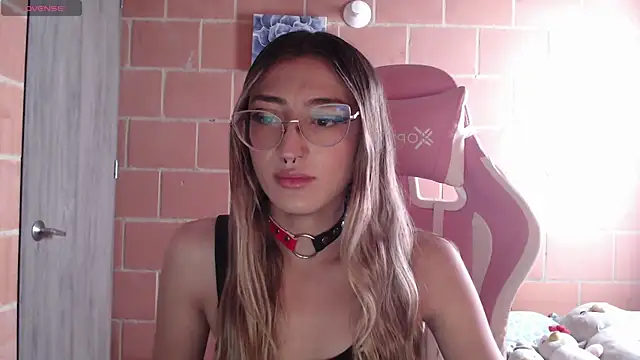 Snapshot of Andrea_camilaaa chatting on November 23, 1:55 pm Andrea camilaaa online show from November 23, 1:55 pm