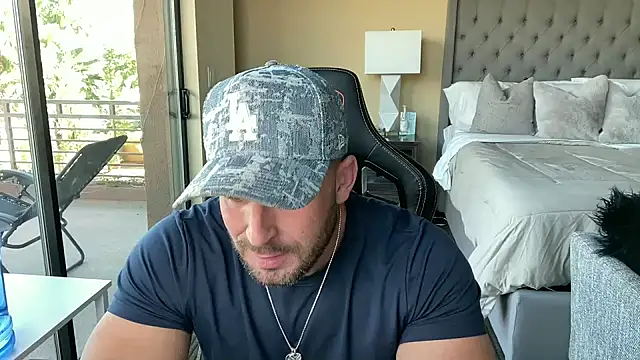 Snapshot of brettmycles28 chatting on October 29, 10:22 pm brettmycles28 online show from October 29, 10:22 pm