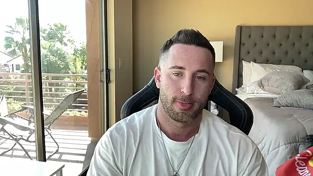 Snapshot of brettmycles28 chatting on November 24, 6:07 pm brettmycles28 online show from November 24, 6:07 pm