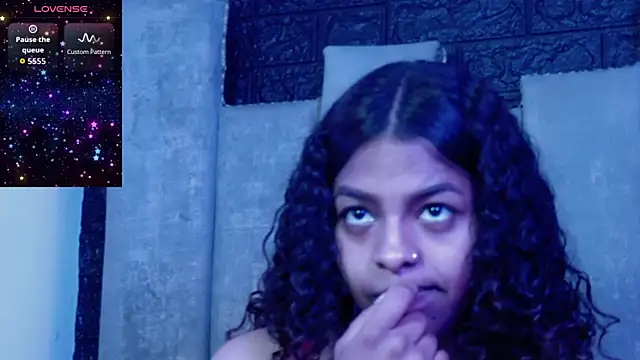 MisRoos online show from April 21, 2:01 pm