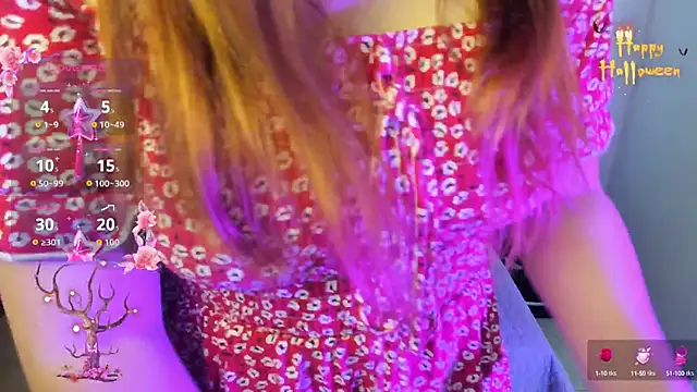 Snapshot of LucyPetit chatting on October 9, 1:31 pm LucyPetit online show from October 9, 1:31 pm