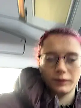 Snapshot of raen001 chatting on December 5, 9:29 am raen001 online show from December 5, 9:29 am