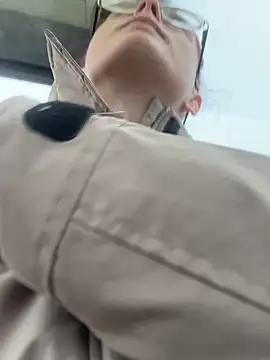 raen001 online show from February 4, 9:15 am