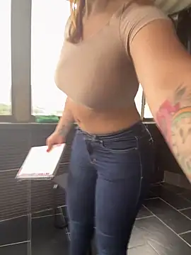 Snapshot of AlissonPeach01 chatting on September 15, 12:49 pm AlissonPeach01 online show from September 15, 12:49 pm