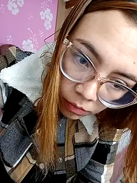 Snapshot of AlissonPeach01 chatting on November 5, 12:27 pm AlissonPeach01 online show from November 5, 12:27 pm