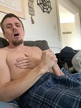 Snapshot of alwayshorny90 chatting on November 7, 3:01 pm alwayshorny90 online show from November 7, 3:01 pm