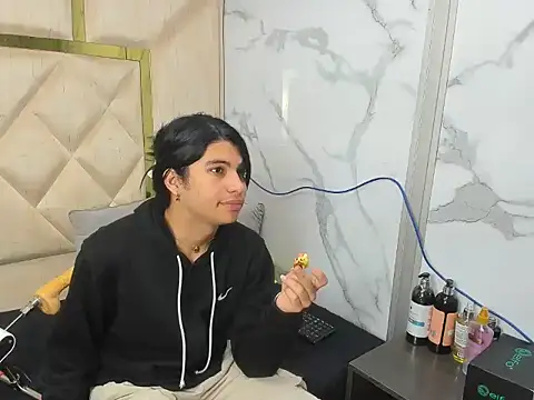 Snapshot of Allisonts69 chatting on September 24, 3:21 am Allisonts69 online show from September 24, 3:21 am