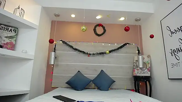 Snapshot of AlexandraCambell chatting on December 15, 11:36 am AlexandraCambell online show from December 15, 11:36 am