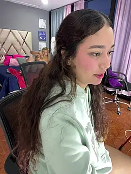 Snapshot of lana_rousse01 chatting on February 3, 12:31 am lana rousse01 online show from February 3, 12:31 am