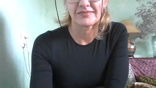 Snapshot of TianaQLove chatting on October 11, 11:20 am TianaQLove online show from October 11, 11:20 am