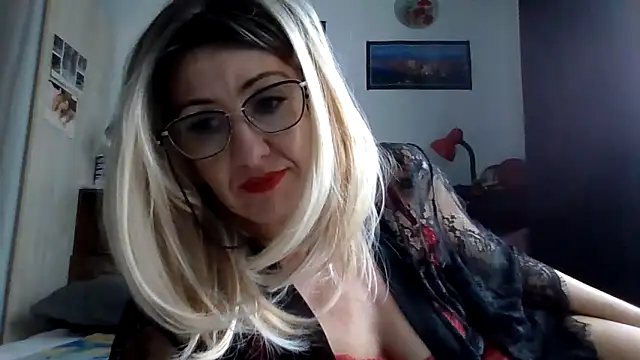 Snapshot of TianaQLove chatting on November 24, 2:17 pm TianaQLove online show from November 24, 2:17 pm