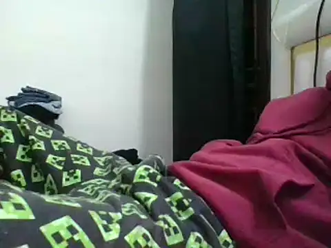 Snapshot of 7_INCH_MONSTER chatting on December 17, 9:15 am 7 INCH MONSTER online show from December 17, 9:15 am