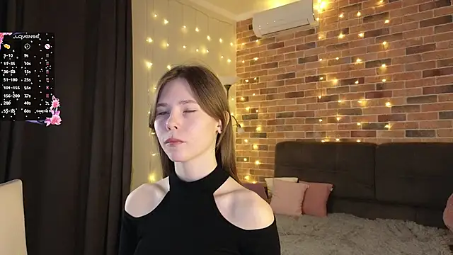 EmiliDen online show from October 19, 7:03 pm