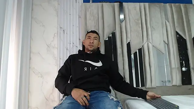 Snapshot of Morganandmegan chatting on November 25, 12:05 pm Morganandmegan online show from November 25, 12:05 pm