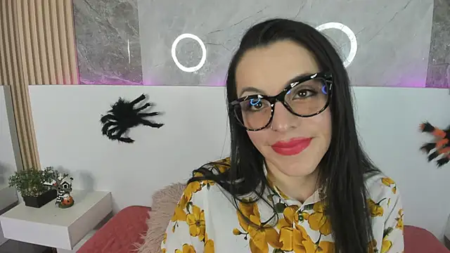 IsisNoir online show from October 6, 7:44 pm