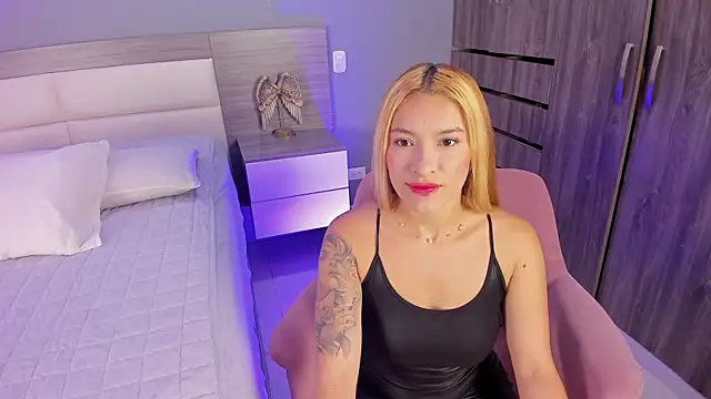 Snapshot of LexxyBunny_ chatting on November 6, 11:33 am LexxyBunny online show from November 6, 11:33 am