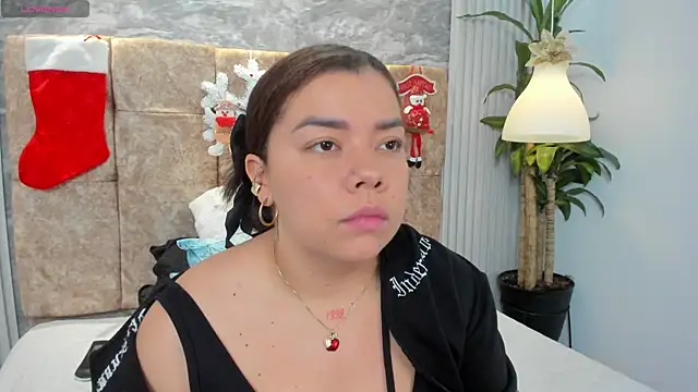 leilapons online show from December 5, 6:59 pm