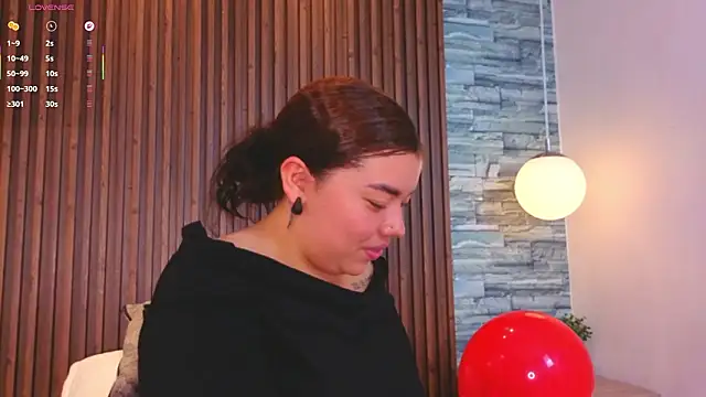 leilapons online show from February 15, 7:54 pm