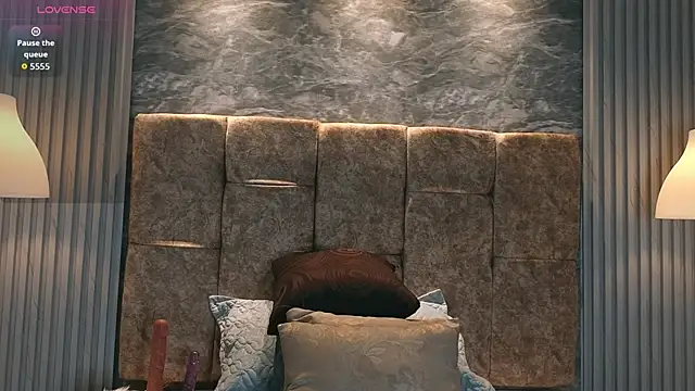 leilapons online show from March 30, 7:26 pm