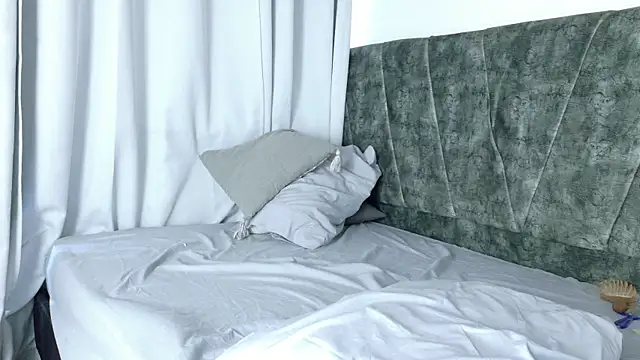 ValeriGallardo17 online show from October 4, 7:34 pm