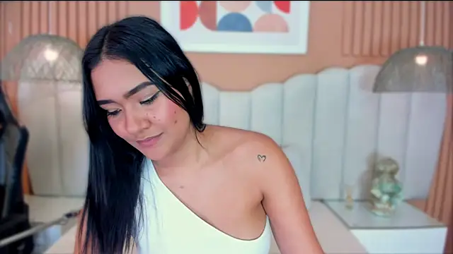 Snapshot of noa_moon chatting on December 14, 2:28 am noa moon online show from December 14, 2:28 am