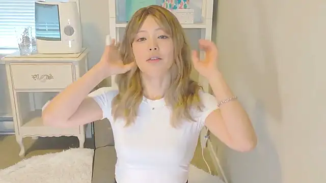 Snapshot of Nana_with chatting on November 9, 5:11 pm Nana with online show from November 9, 5:11 pm