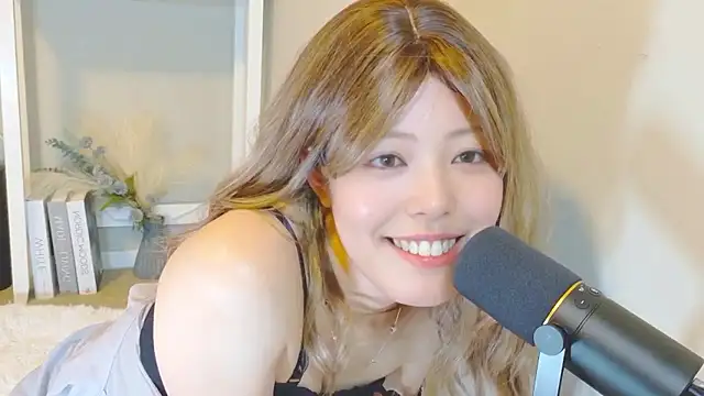 Snapshot of Nana_with chatting on November 20, 2:23 am Nana with online show from November 20, 2:23 am