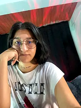 Snapshot of EVAH_LEE_ chatting on October 23, 1:27 am EVAH LEE online show from October 23, 1:27 am