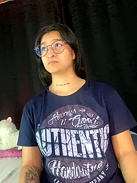 Snapshot of EVAH_LEE_ chatting on December 23, 3:48 am EVAH LEE online show from December 23, 3:48 am