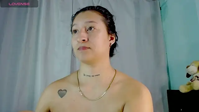 Snapshot of EVAH_LEE_ chatting on January 14, 1:44 am EVAH LEE online show from January 14, 1:44 am