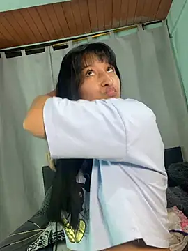 Snapshot of EVAH_LEE_ chatting on February 4, 2:06 am EVAH LEE online show from February 4, 2:06 am