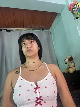 Snapshot of EVAH_LEE_ chatting on February 5, 3:33 am EVAH LEE online show from February 5, 3:33 am