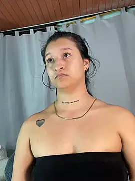 Snapshot of EVAH_LEE_ chatting on February 14, 2:41 am EVAH LEE online show from February 14, 2:41 am