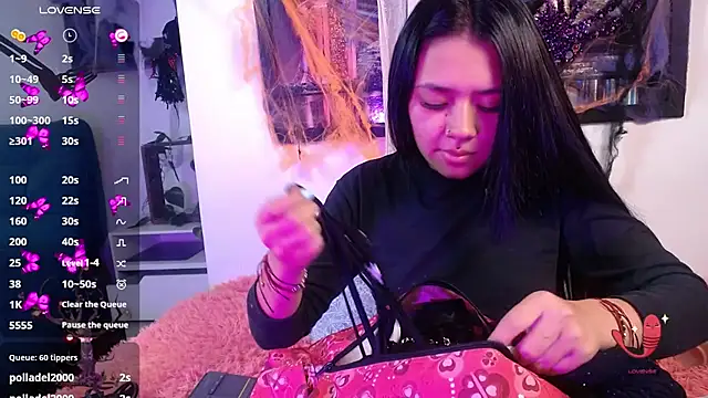 Snapshot of hellenngp chatting on October 28, 8:33 pm hellenngp online show from October 28, 8:33 pm