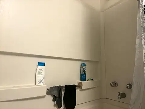 Snapshot of straightguy2233 chatting on September 28, 3:56 am straightguy2233 online show from September 28, 3:56 am