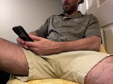 Snapshot of straightguy2233 chatting on October 5, 10:18 pm straightguy2233 online show from October 5, 10:18 pm