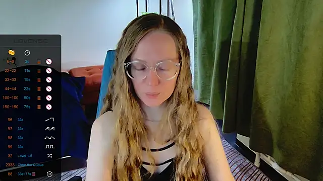 Snapshot of _Goldilocks_ chatting on September 14, 6:45 am  Goldilocks  online show from September 14, 6:45 am