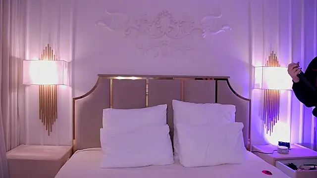 Snapshot of MeganStrain chatting on September 10, 3:06 am MeganStrain online show from September 10, 3:06 am