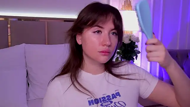 Snapshot of MeganStrain chatting on September 18, 3:19 am MeganStrain online show from September 18, 3:19 am