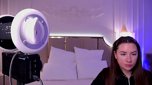 Snapshot of MeganStrain chatting on September 19, 3:08 am MeganStrain online show from September 19, 3:08 am